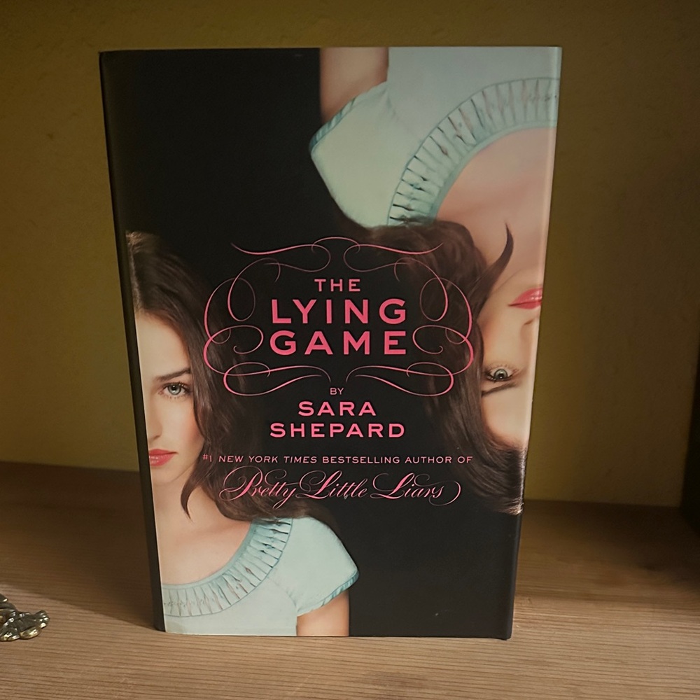 The Lying Game by - Black Cover Edition